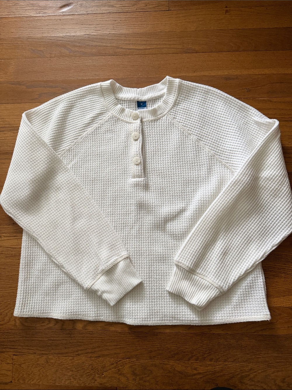 🐚 Old Navy ivory waffle knit Henley top. Size M.